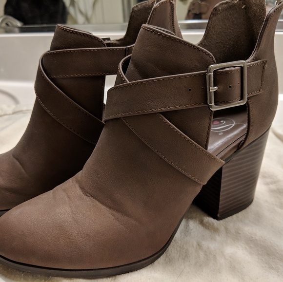 BOOTIES - Picture 1 of 4